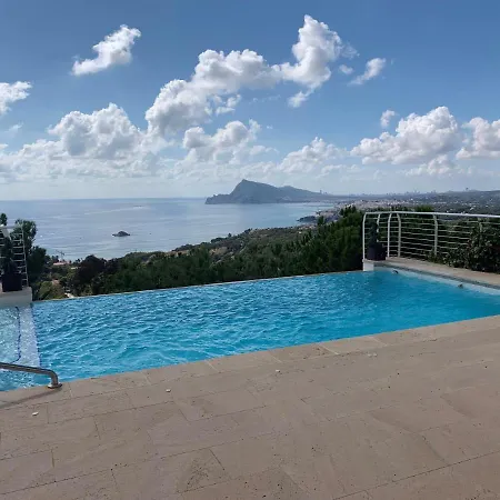 Vila Luxurious In Hills