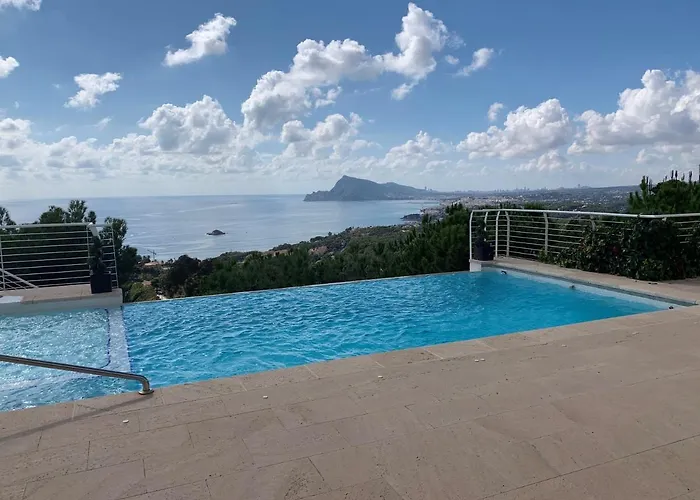 Vila Luxurious In Hills