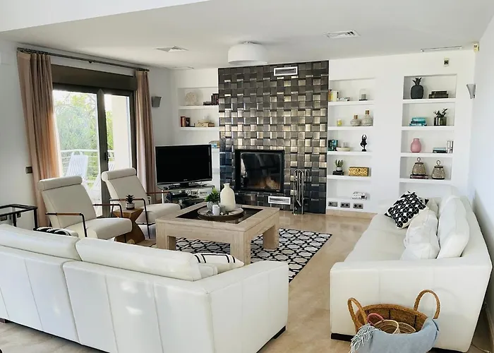 Vila Luxurious In Hills